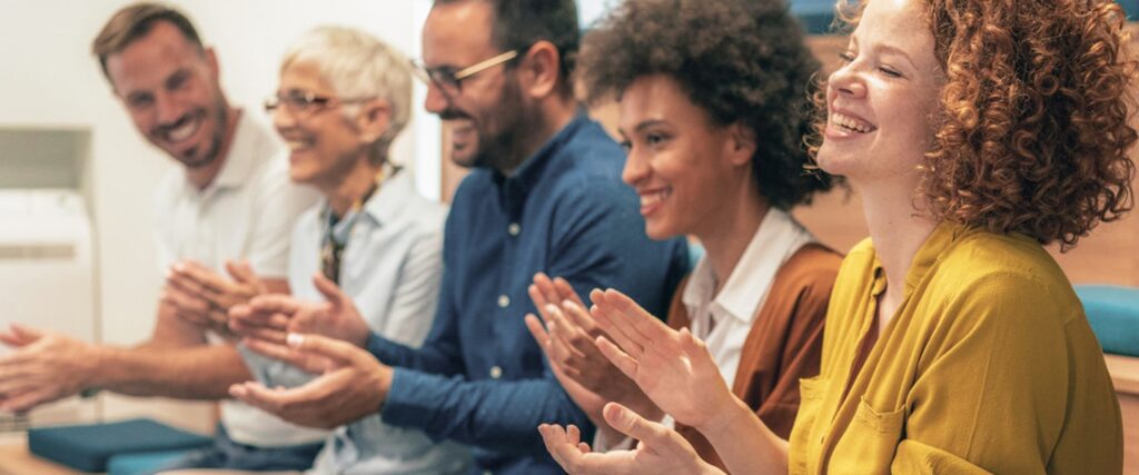 Personen klatschen